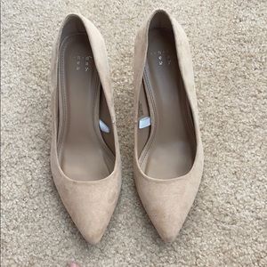 Nude heels, velvet